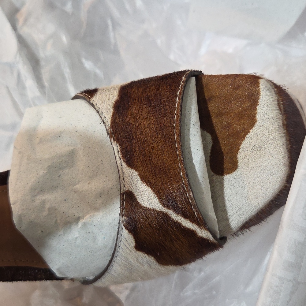🤎🔹️Steve Madden🔹️ Brown and White Leather Cologne Cow Print Platform Heels - Picture 8 of 9
